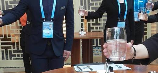 《你注視著遠方，我注視著你》——雁棲島主會場一帶一路特邀禮儀培訓師路佳廣告設計